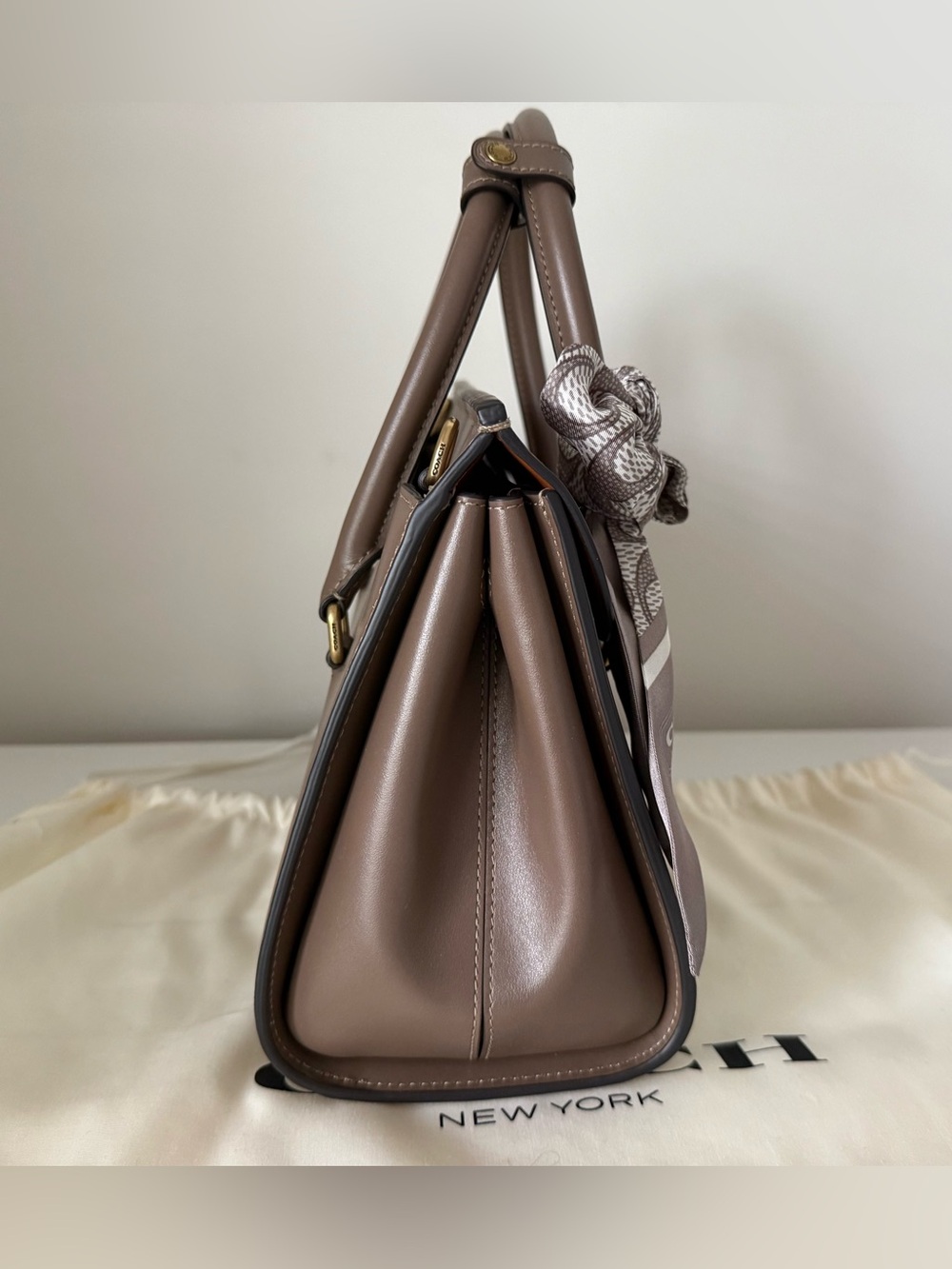 Coach ReLoved Broome Carryall - Picture 3 of 11